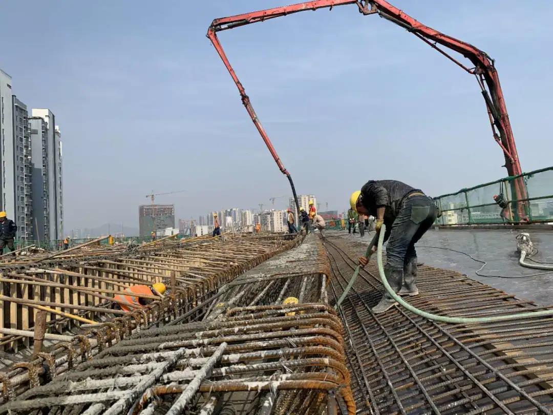 最新進度丨內環快速路高架橋最高段第一次澆筑完成